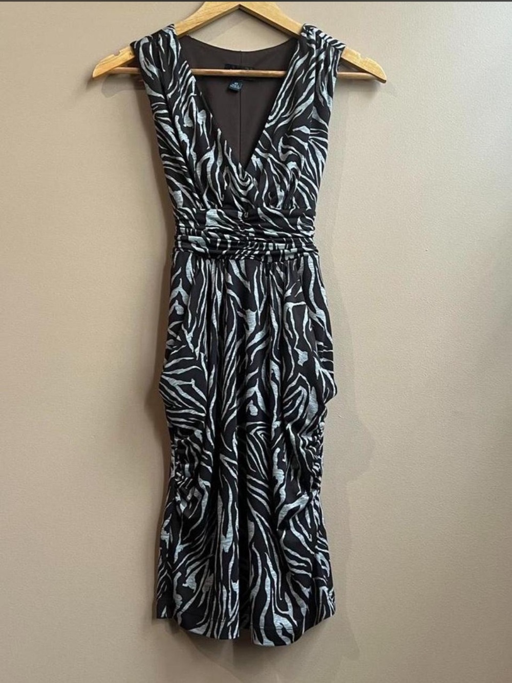 Y2K “Iz Byer dress” Zebra print mini-knee length dress with ruching and tie back